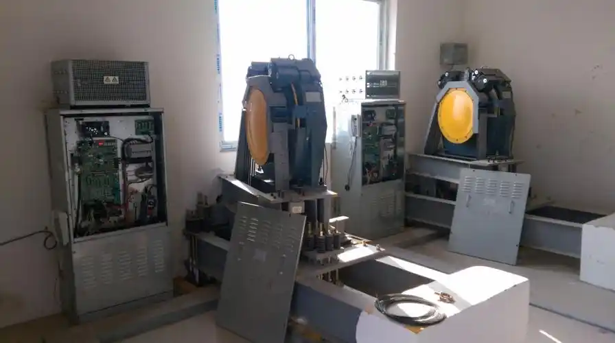 机房实拍 - 成功案例 - 四川宏润电梯有限责任公司