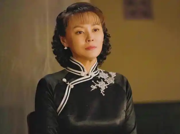 《珠江人家》梁爱琪:军人出身,成富婆专业户,可惜她47岁仍未婚