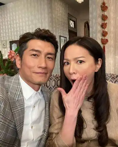 tvb型男袁文杰用细心打动女友,两人爱情长跑多年,对方有婚史