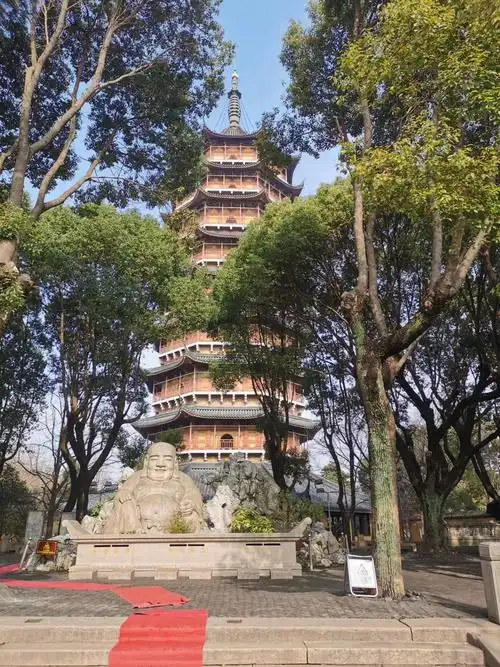 这两个塔好像游戏里的云岩寺塔