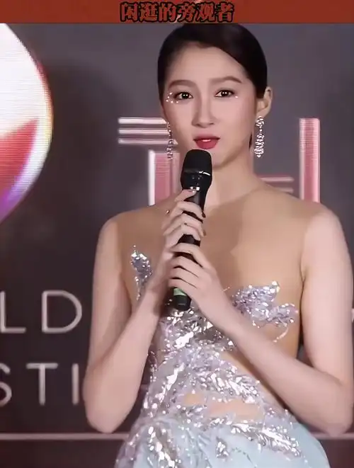 满屏大长腿关晓彤这身材太好了