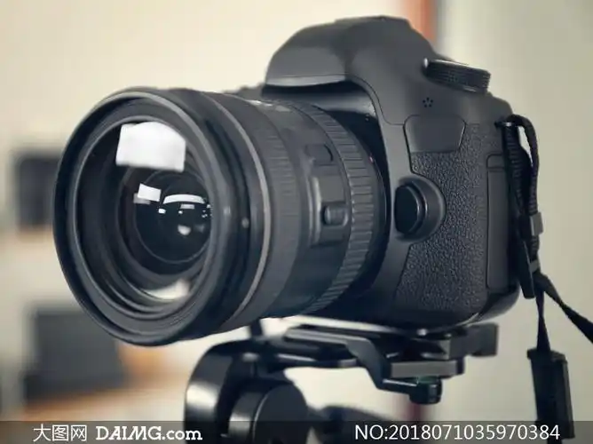 架好准备拍摄的照相机摄影高清图片