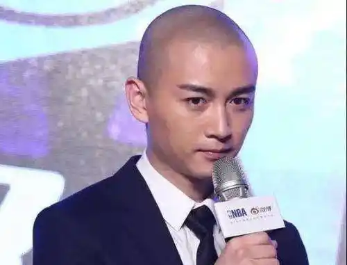 原创男星光头照肖战的想嫁李现的有点儿假邓伦的笑出猪叫声