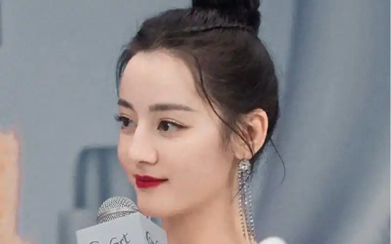 学生党上班族都很适合迪丽热巴高马尾丸子头非常百搭的发型明星出场率