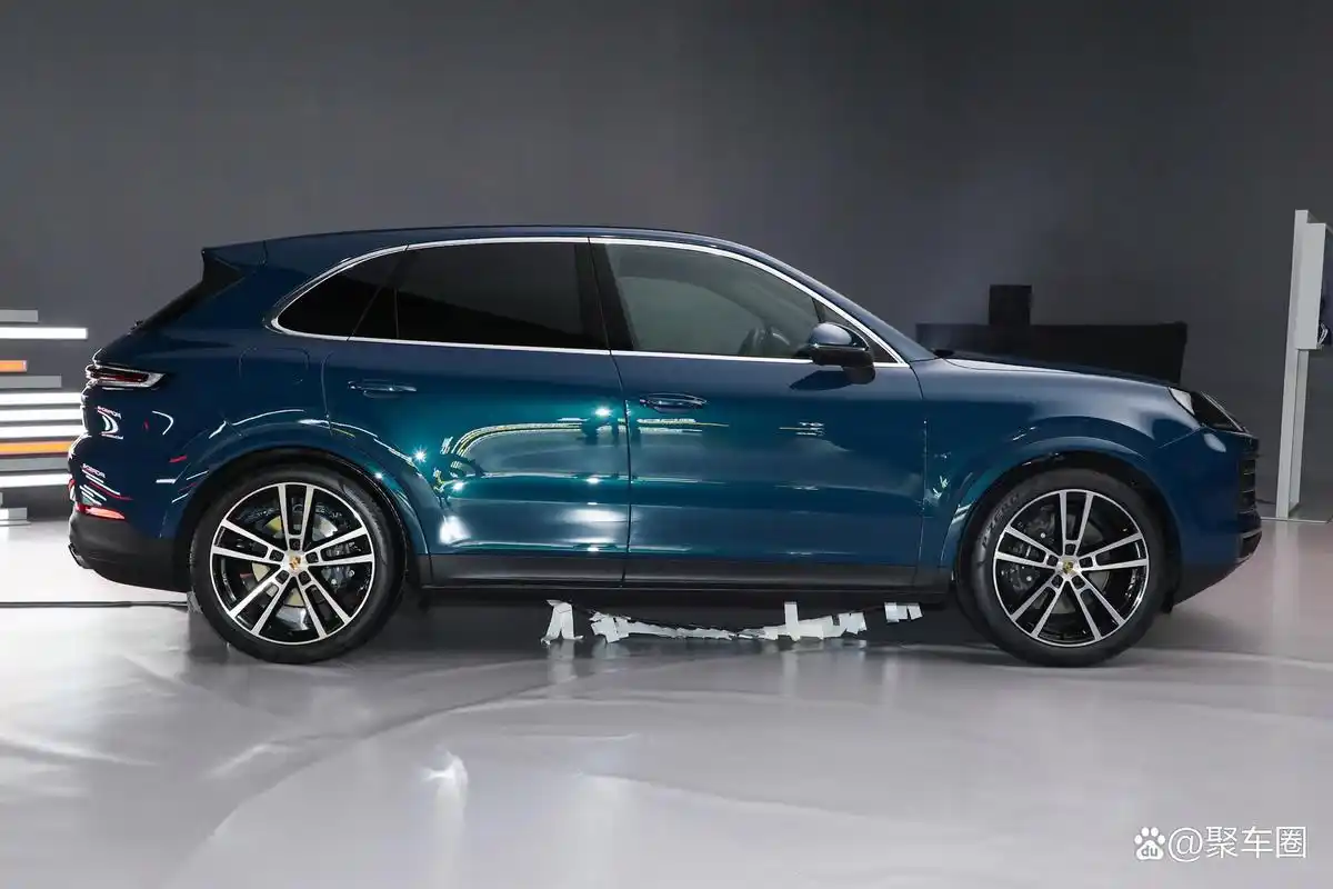 最新款保时捷卡宴