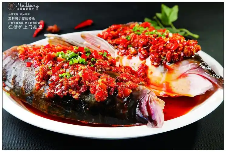 想到咬舌头的剁椒鱼头有多美?美食摄影作品赏析