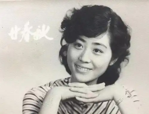 网友组团晒妈妈年轻照片,第一张就被惊艳,是理想中的梦中情人了