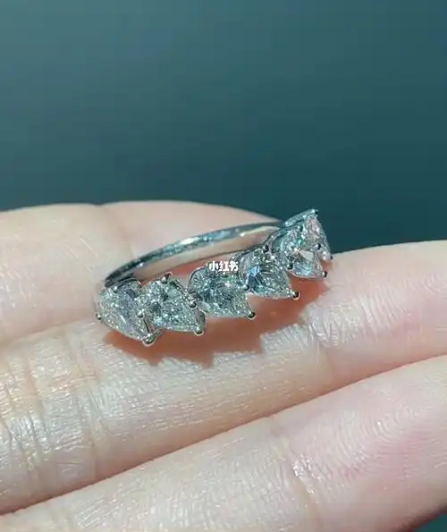 水滴形钻石排戒