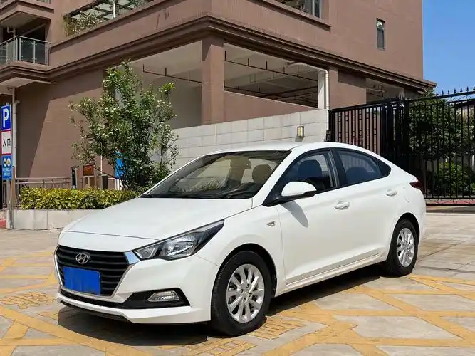 现代悦纳17年11月现代悦纳 1.4l 自动 炫酷版 本地一手私家车 实 4..