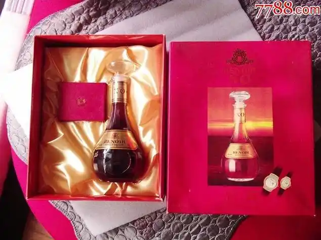 雷诺老爷车白兰地小酒版(法国雷诺白兰地xo15l价格)