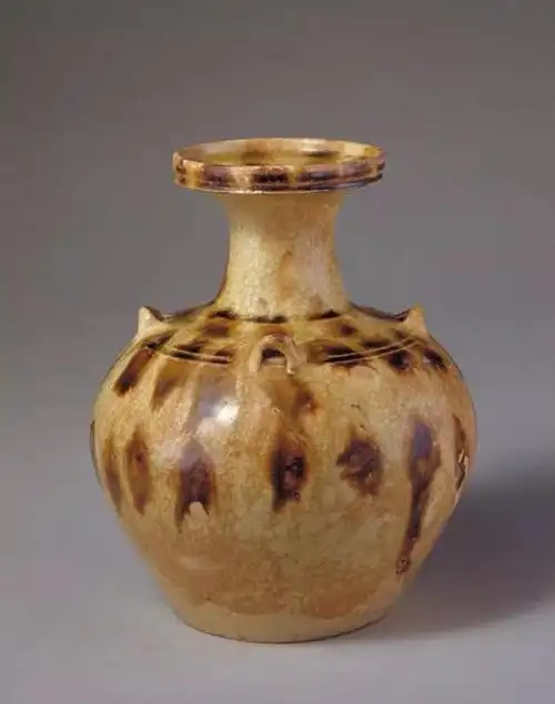 时期的风格,东晋中期以后青瓷生产出现普及趋势,瓷器器形趋向简朴实用