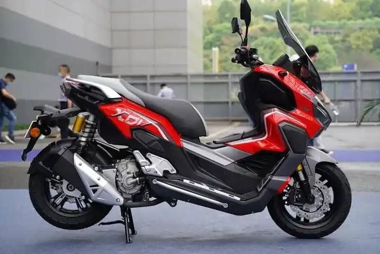 硬派跨界踏板,龙嘉 adv300i实车亮相,摩托范-哈罗摩托