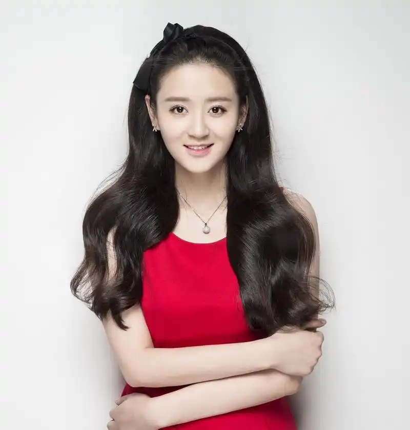 1992年4月20日出生于湖北省,毕业于北京电影学院,中国内地女演员