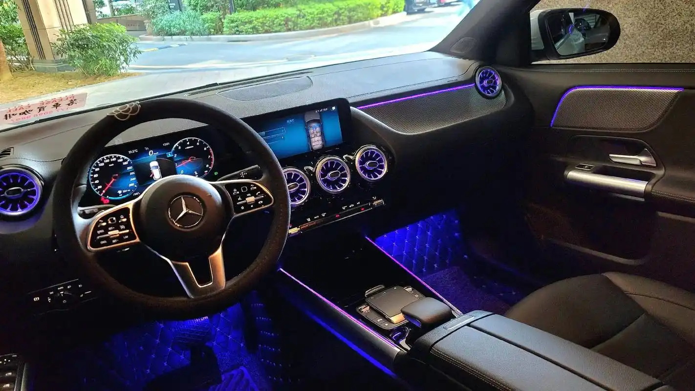 奔驰gla氛围灯涡轮出风口装车效果