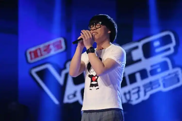 参加浙江卫视歌唱选秀节目中国好声音第二季的比赛,最终获得那英组