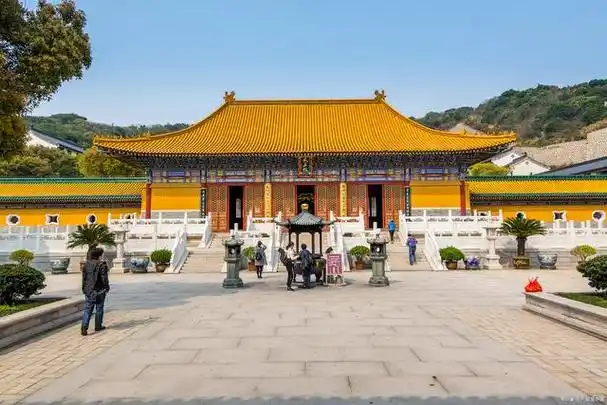 普济寺是中国最早的佛教寺庙之一,有着悠久的历史和深厚的文化底蕴,是