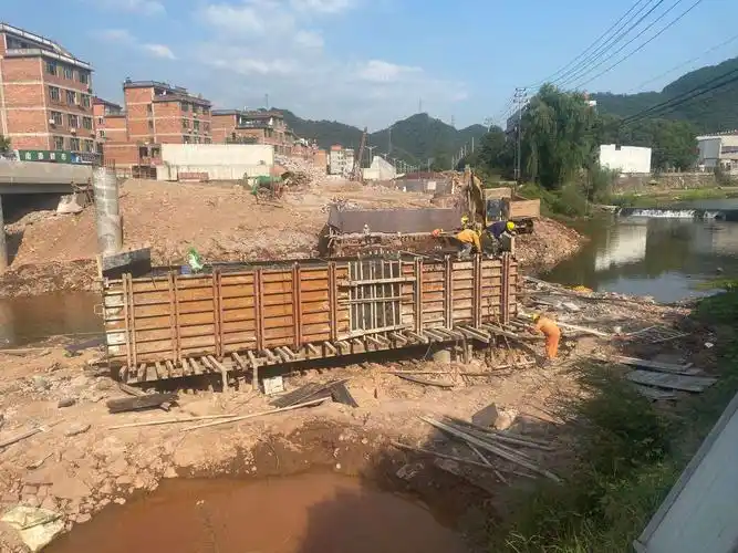 b辅道桥1#左幅盖梁模板安装