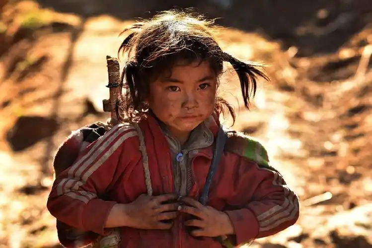 照片描述: 凉山孤儿