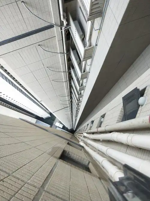 高空的视觉从56层往下拍