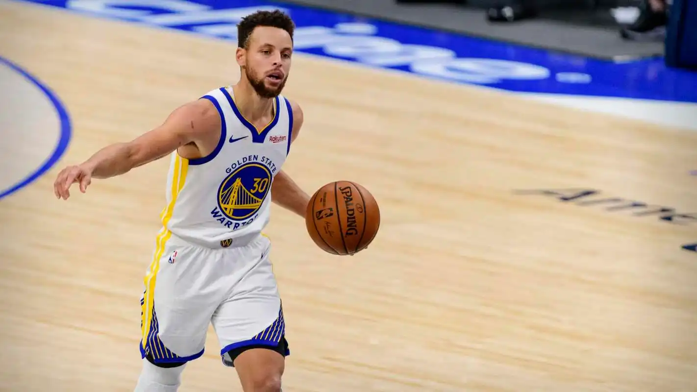 勇士消息:名记反驳库里mvp言论,科尔谈威金斯防守:一哥更全能