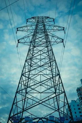 高压电塔高压电线高压电线铁塔高压电塔高耸的电线架高压电网电线架