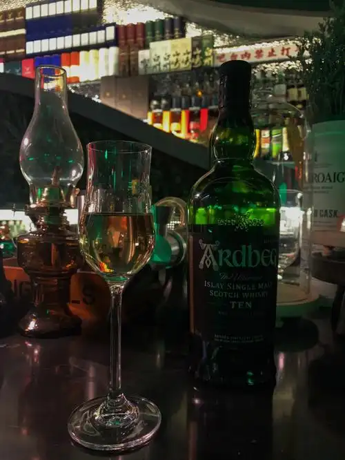 清醒就不浪漫啦店名99:mine 矿永康新开的地下酒吧,虽然说是地下的