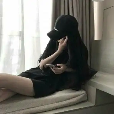 戴黑色帽子女生头像图片神秘