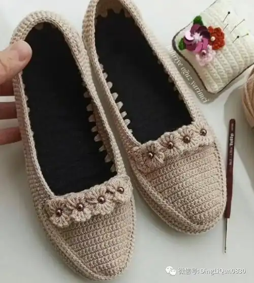 「针织作品」40款漂亮的钩花贴花家居地板鞋
