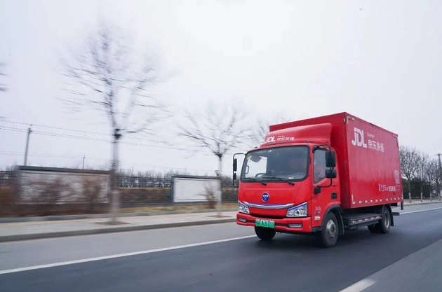 从干线物流货车到终端的快递车,规模化的新能源车队覆盖了京东物流多