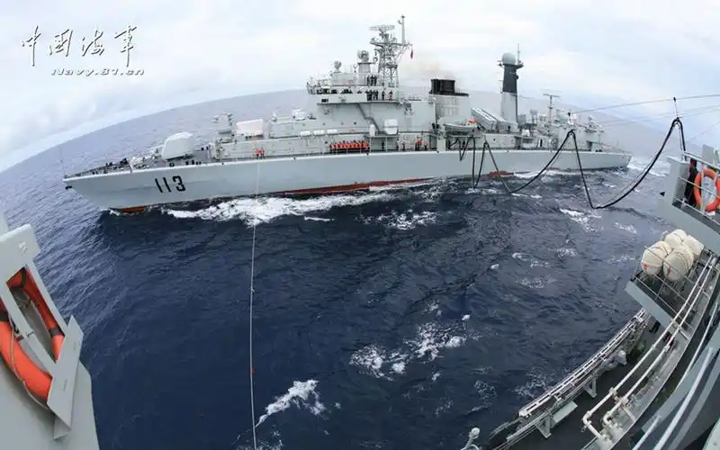 中国海军微山湖号补给舰再创护航保障新记录