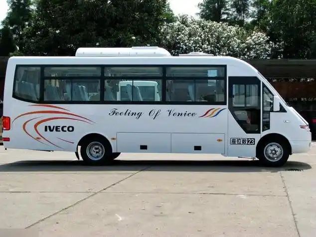 依维柯客车,17座依维柯属于小型客车或中型客车的