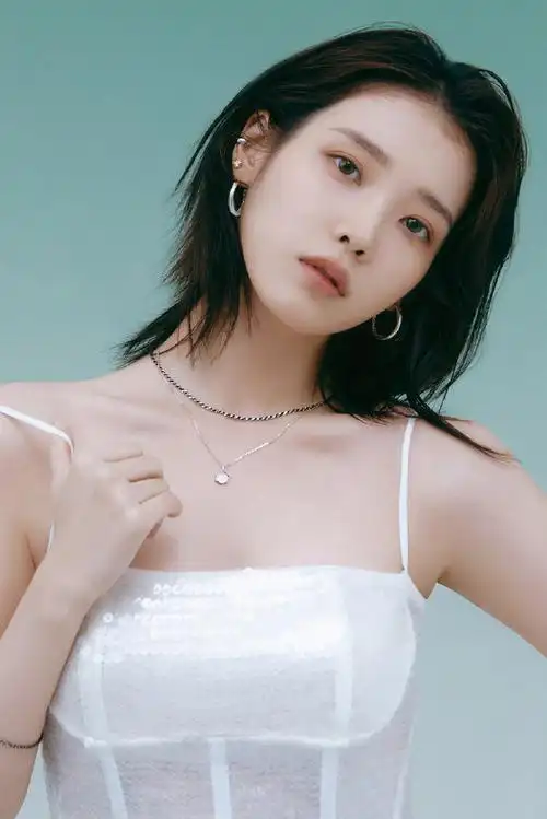 iu超话饭修图 无水印    iu x j.estina  unis collection 9p    cr.