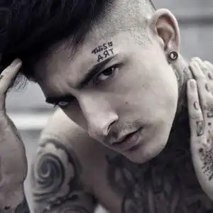 黑社会霸气纹身男头像