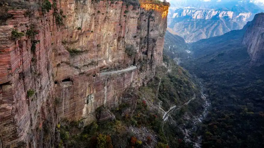 郭亮村挂壁公路