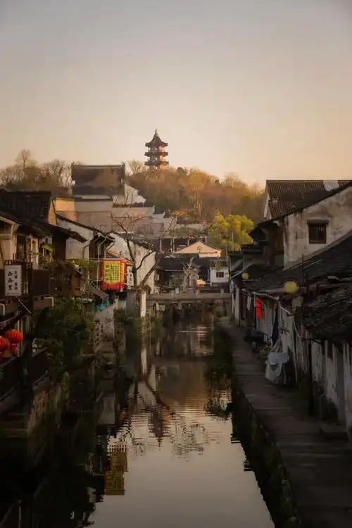 绍兴的风情,一半在古城,如果把绍兴当作一本书来解读,那绍兴古城绝对