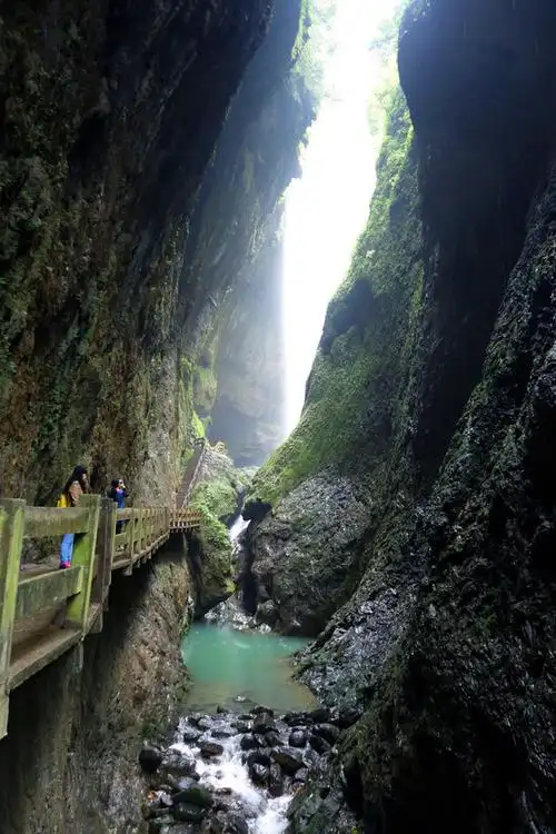 重庆武隆—龙水峡地缝
