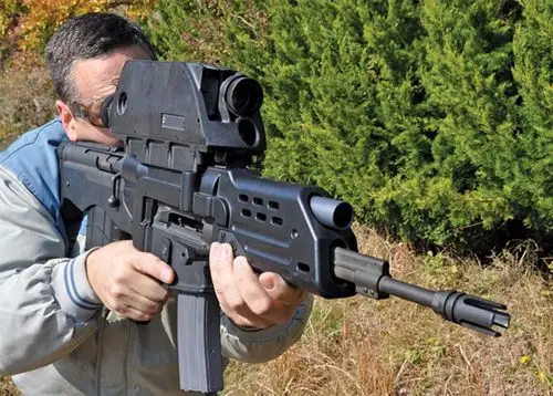 56毫米突击步枪和20毫米榴弹发射器集成到一个武器中,k11也是能够发射