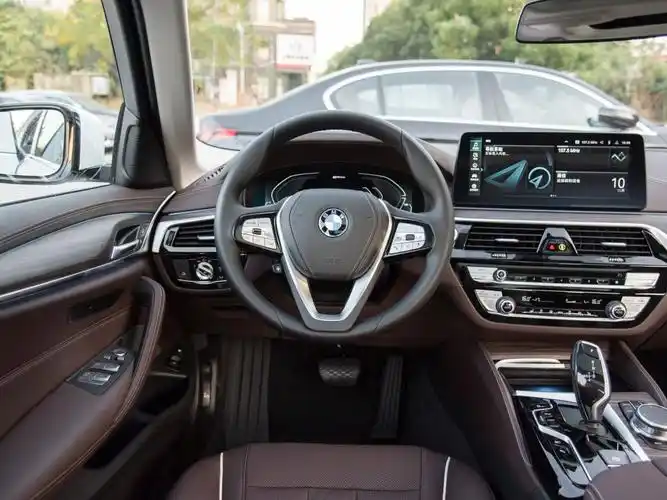 >华晨宝马>宝马5系新能源>2022款改款二535le豪华套装>中控方向盘>