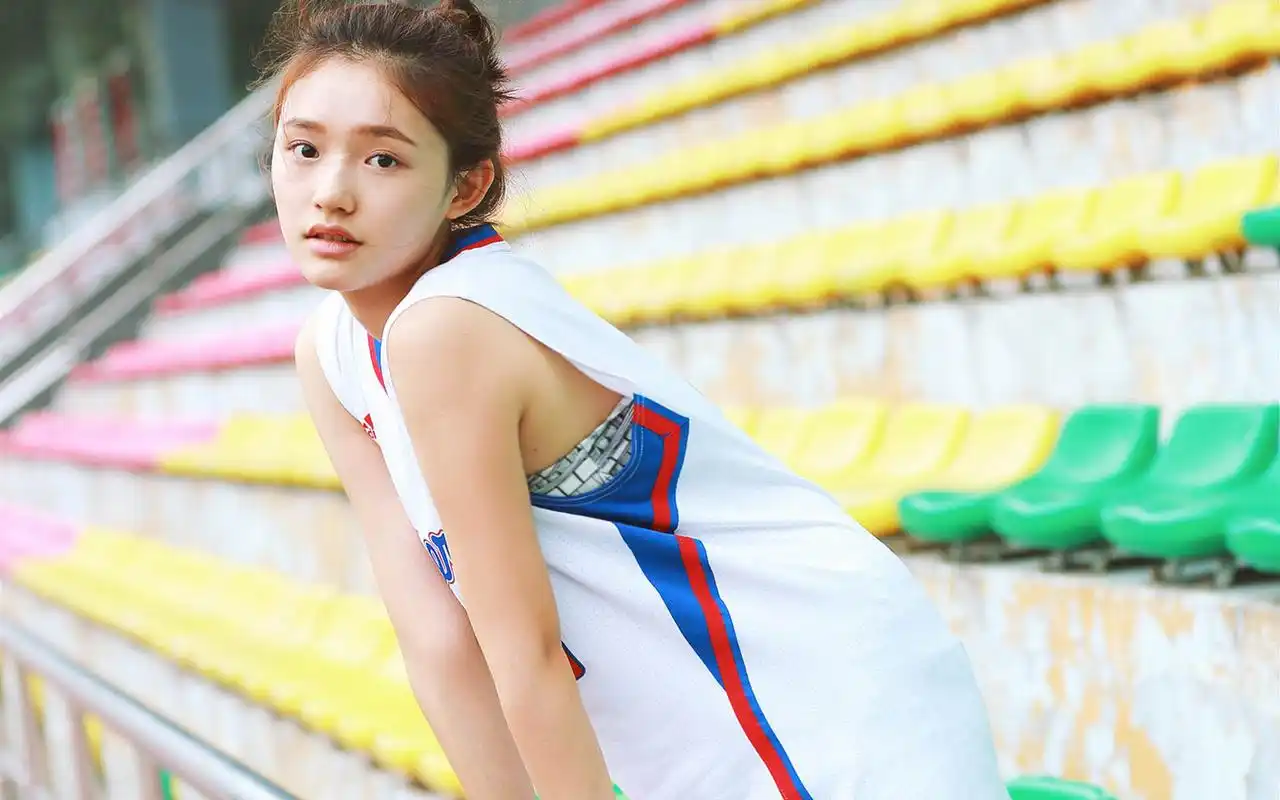 美人鱼林允校园小清新写真高清壁纸