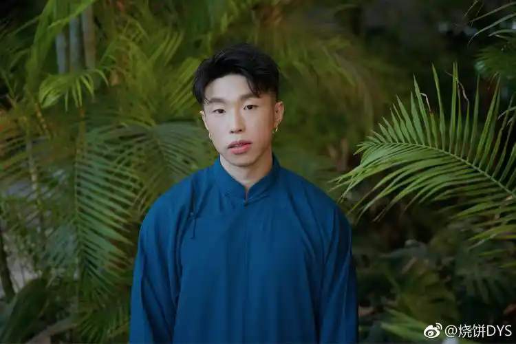 德云社,亚洲最大传统艺术男子天团,从2006年春节期间在凤凰卫视认识他