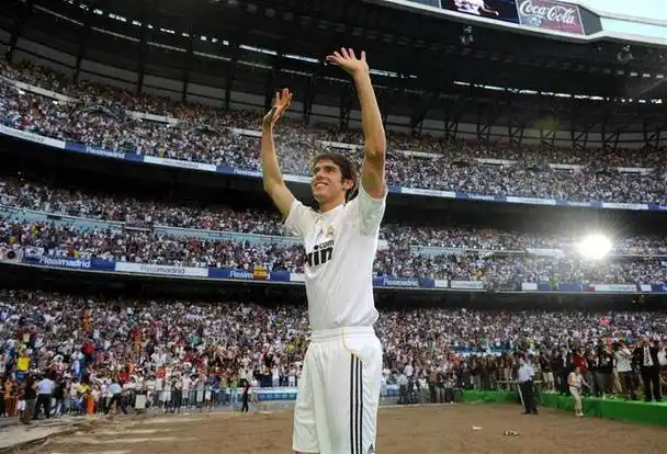 巴西球星卡卡宣布退役-特安网