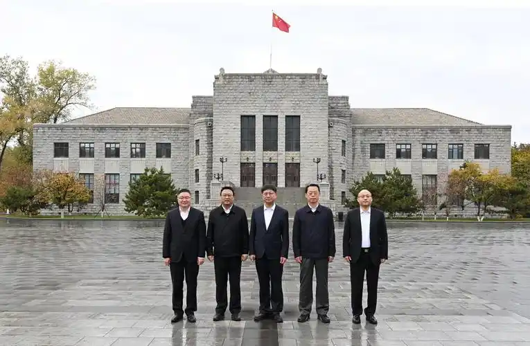 副书记詹丽萍,李忱,纪委书记侯奎岩,副校长王庆洲,孙灵芳,唐逸,陈厚合