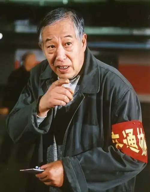 演员文兴宇一天两三包烟患癌去世15年遗孀的坚持让人泪目