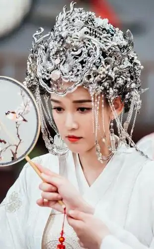 陈乔恩陈乔恩在《独孤皇后》中饰演隋朝的开国皇后,一代贤后独孤伽罗