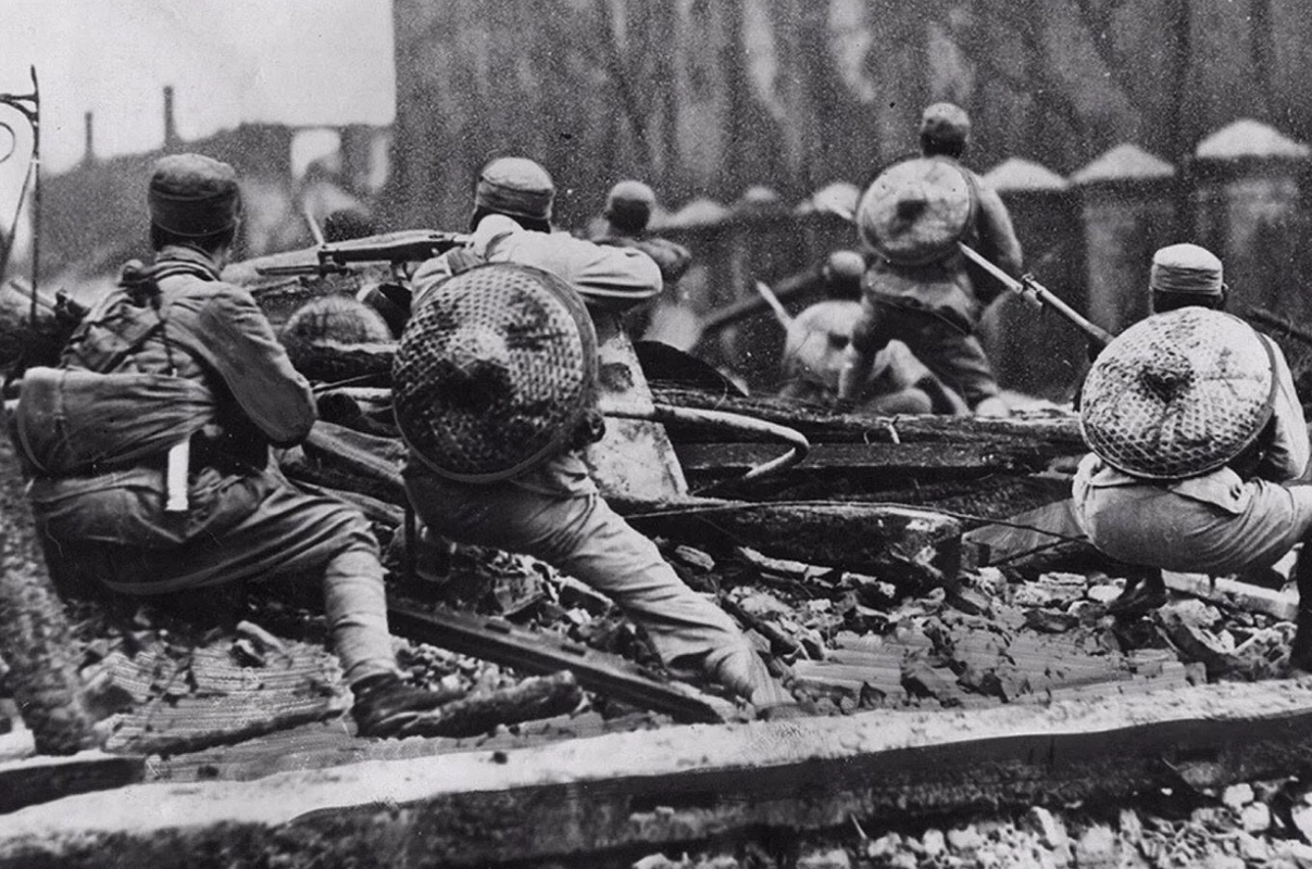 "八百壮士"死守上海仓库,一少女渡河送旗,孤军坚守4天4夜