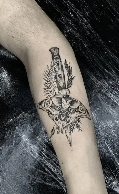 顽皮狗尼尔晒自己的美末纹身艾莉的染血弹簧刀