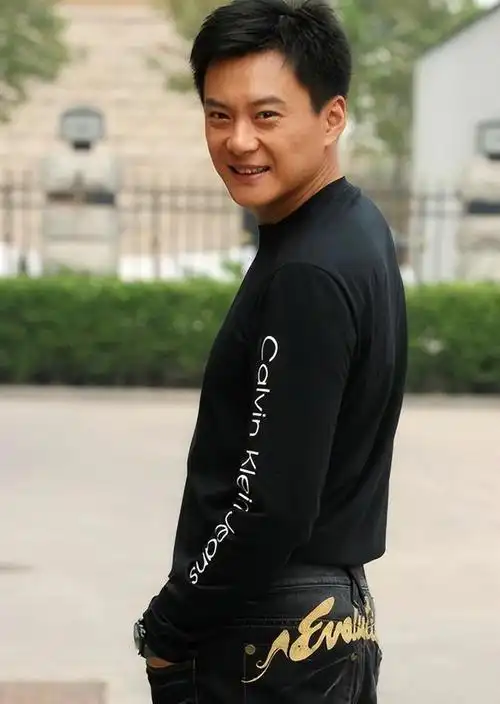 国家一级演员王斑:出道33年不温不火,曹颖为他放弃大好前程