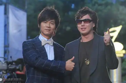 图文:金曲奖红毯星光灿烂--萧煌奇和准歌王杨培安