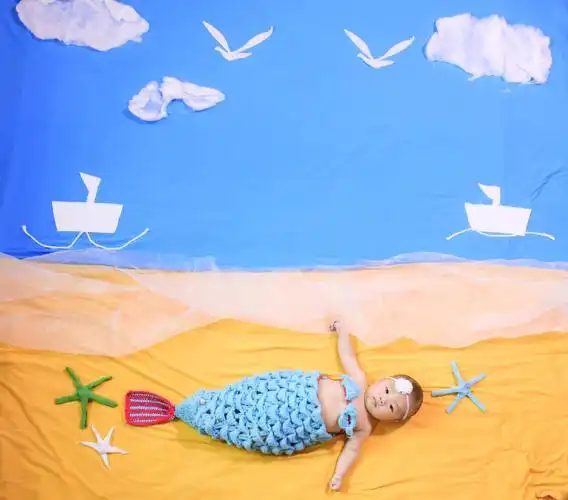 第一次为自己的的宝宝拍摄的百天照,不太懂构图和创意,后期简单用