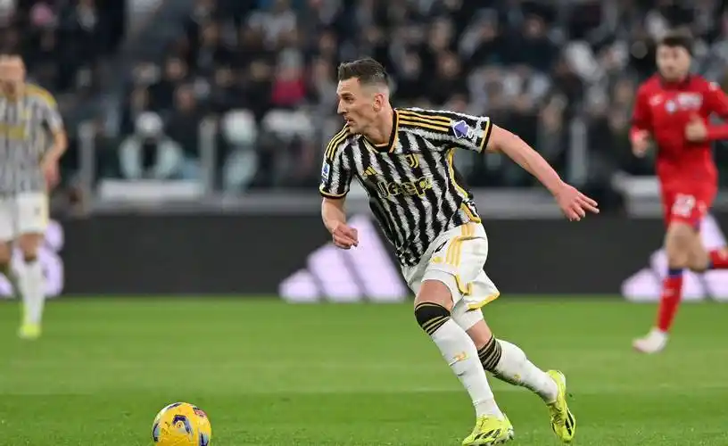 亚特兰大,尤文在猛攻之下反而被库普梅纳斯先进一球,纵使小坎比亚索与